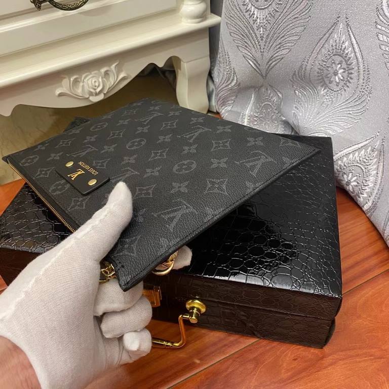 ￥ (lv home models )    new G handbag Made of imported head layer leather  , very soft feel, high quality hardware, especially classy, simple design, handsome, durable, like hurry to order! 2818, Color Black Flower, Model