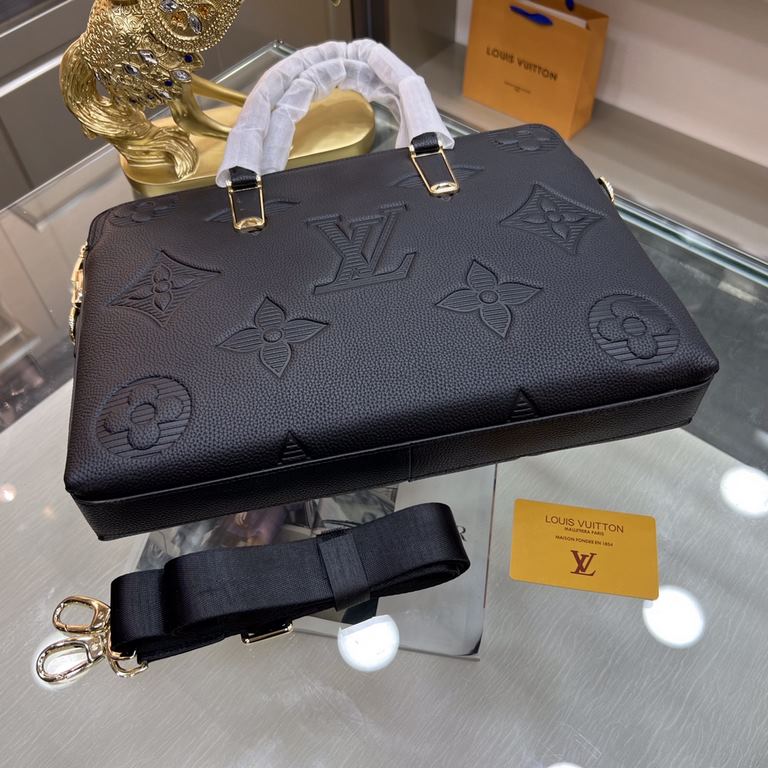 New  LOUIS VUITTON (Louis Vuitton)   the latest briefcase Not only the bag type to do a good job, and the quality is also very fine, the use of imported cowhide embossed production, hardware supporting a combination of l