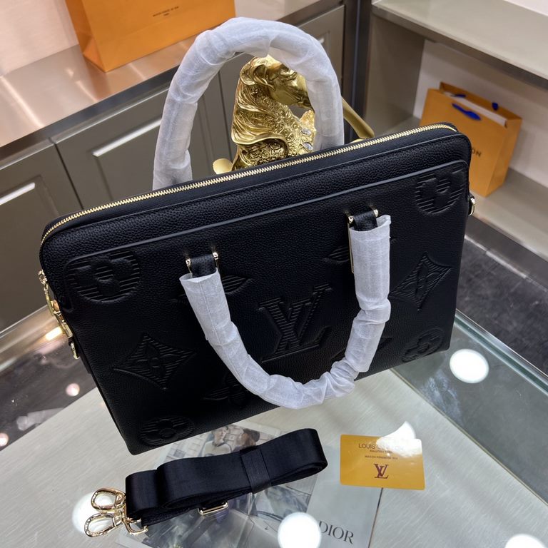 New  LOUIS VUITTON (Louis Vuitton)   the latest briefcase Not only the bag type to do a good job, and the quality is also very fine, the use of imported cowhide embossed production, hardware supporting a combination of l