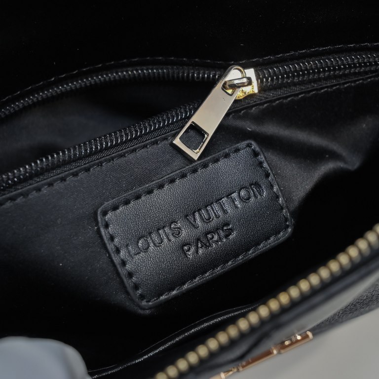 LV Louis Vuitton , Overseas Traditional Unique Shoulder Bag   Original Purchase Beaten Version Fine Workmanship   Original Cowhide with PVC   Original Hardware   Men's God Essentials Scheduled Particularly face Success! 