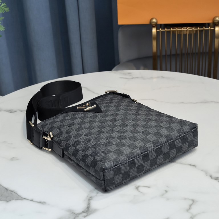 LV Louis Vuitton , Overseas Traditional Unique Shoulder Bag   Original Purchase Beaten Version Fine Workmanship   Original Cowhide with PVC   Original Hardware   Men's God Essentials Scheduled Particularly face Success! 