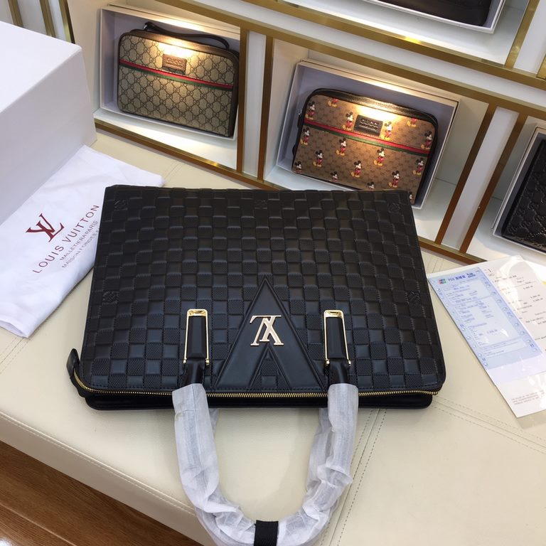 The original official network Model 66112-1 # original single goods [love] LV original single authentic new counter with the same high-end men's casual briefcase   workmanship super refined and elegant. With imported raw