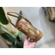 M81724 The Garden of LV capsule collection inspired by the Louis Vuitton FallWinter 2022 runway show is accompanied by a nanobucket made of metallic floral print canvas. A mini bucket bag featuring 2 adjustable leather h