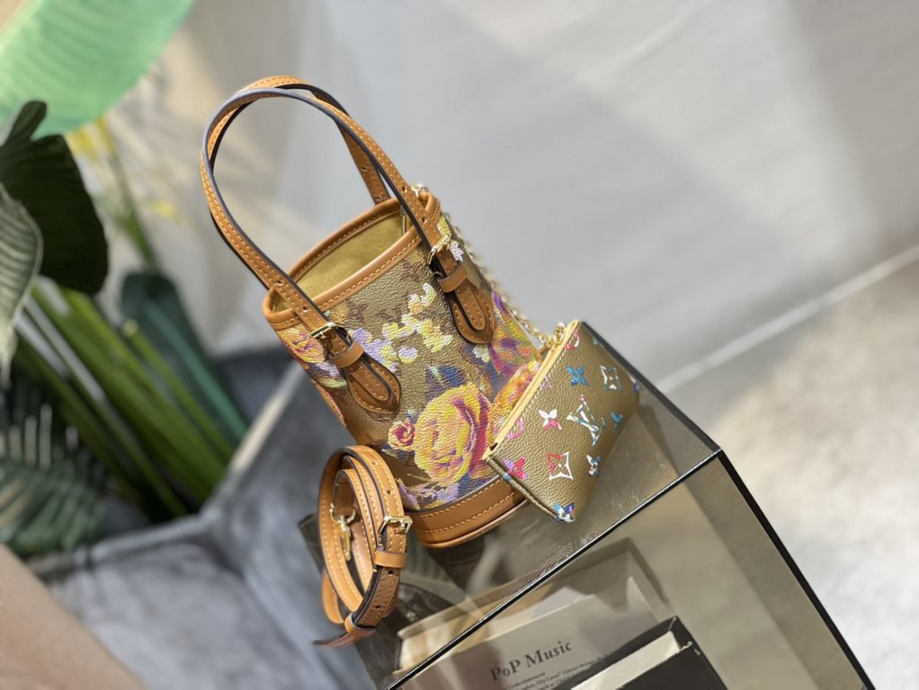 M81724 The Garden of LV capsule collection inspired by the Louis Vuitton FallWinter 2022 runway show is accompanied by a nanobucket made of metallic floral print canvas. A mini bucket bag featuring 2 adjustable leather h