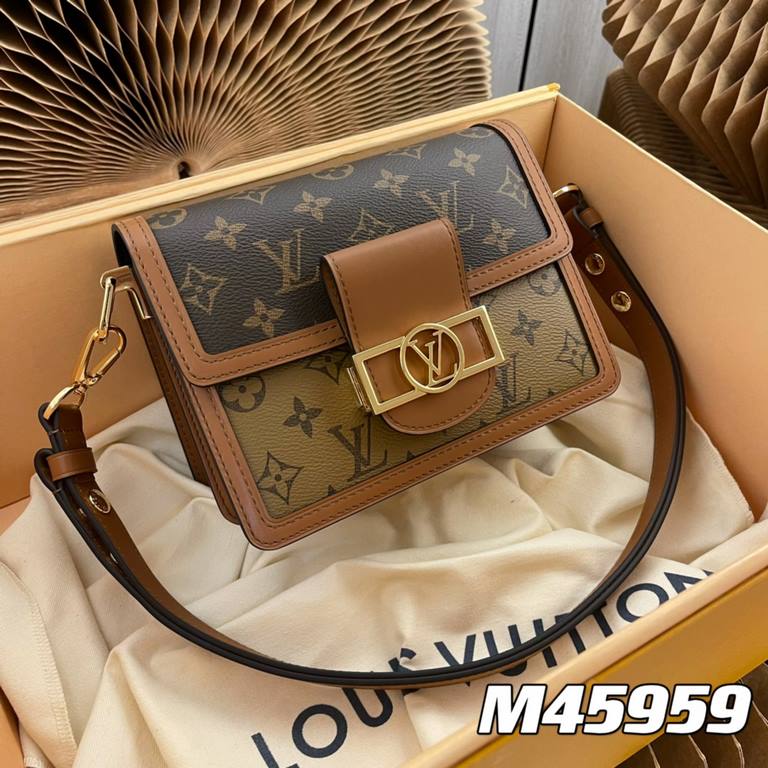 P original single enhanced version   [quality comprehensive upgrade] exclusive real background picture, M45959 small handbag Nicolas Ghesquière presents the new Mini Dauphine handbag for SpringSummer 2019. The mini desig