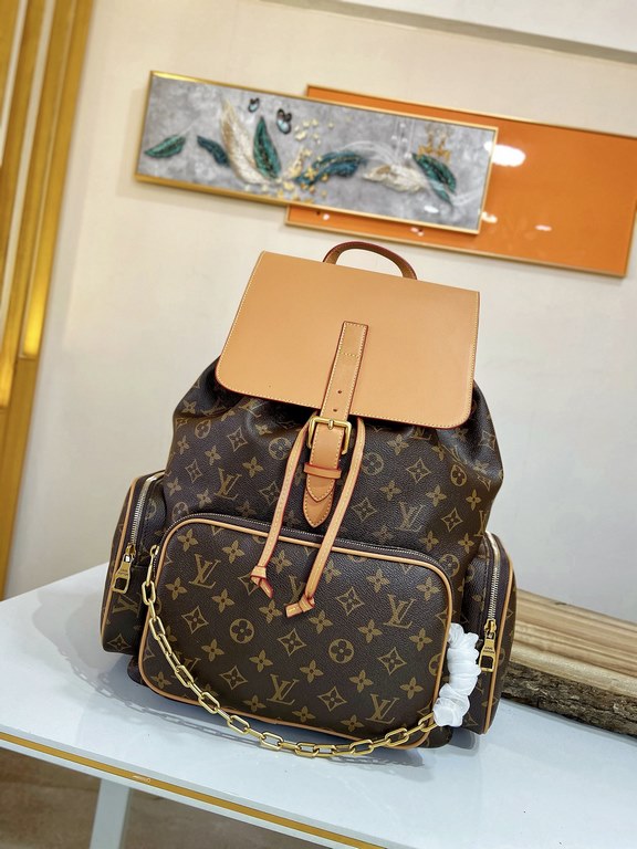 [LV 45670 Shoulder Bag]     Trio shoulder bag is a Monogram canvas body with cowhide flap, embellished with modern details such as a gold chain on the front pocket, linking Louis Vuitton's The Trio shoulder bag is a Mono