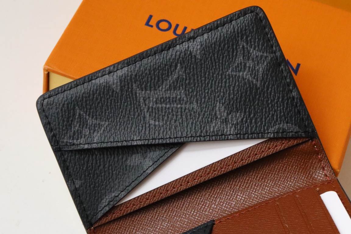 M80767Pocket walletCrafted in Epi leather, this pocket wallet is lined in smooth leather and Monogram Eclipse canvas with a Monorgam print, giving it a surprisingly classic look. This compact wallet features three credit