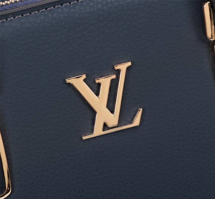 【Top Original Quality】 2022 Newest LV Briefcase The original European imported cowhide sketches the iconic lines, made with imported equipment, fashionable and trendy, counter quality, more zipper pockets and internal pa