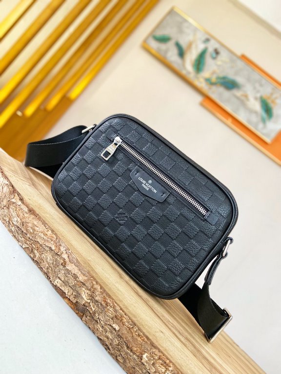 秘秘LV    Counter the latest explosion of men's crossbody bags, heavy money to create a new channel goods   Energetic   Ideal for men's   The original hardware  LOGO is clear as a bell   Top head layer cowhide   quality Un