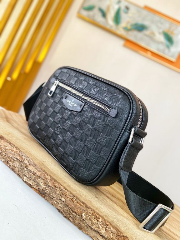 秘秘LV    Counter the latest explosion of men's crossbody bags, heavy money to create a new channel goods   Energetic   Ideal for men's   The original hardware  LOGO is clear as a bell   Top head layer cowhide   quality Un