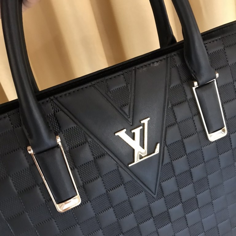 Out of the shipment ah [hey ha] Lv . Briefcase Genuine YKK hardware, get your hands on you understand how good Italy    imported elephant grain cowhide (market exclusivity), removable shoulder strap, the size of the body