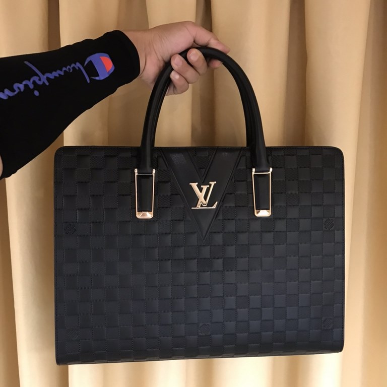 Out of the shipment ah [hey ha] Lv . Briefcase Genuine YKK hardware, get your hands on you understand how good Italy    imported elephant grain cowhide (market exclusivity), removable shoulder strap, the size of the body