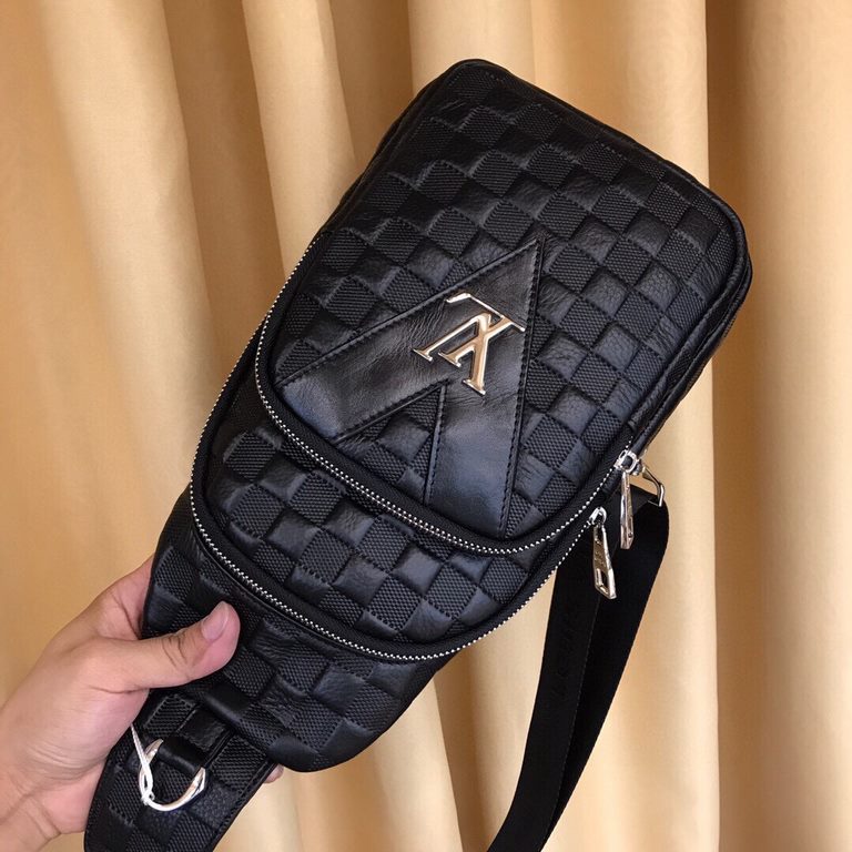 (Original goods) (Model 530-4) black [LV] top original single, chest bag   burst models [strong] [strong]   synchronization, the original single into the enclosure of the first layer of cowhide, high-end atmosphere, befo