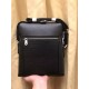 Launch of the fire crossbody bag   Italian imported cowhide   top goods,   steel hardware are brand LOGO, look at the leather gloss, look at the oil edges, look at the alignment, the highest quality in the market, there 