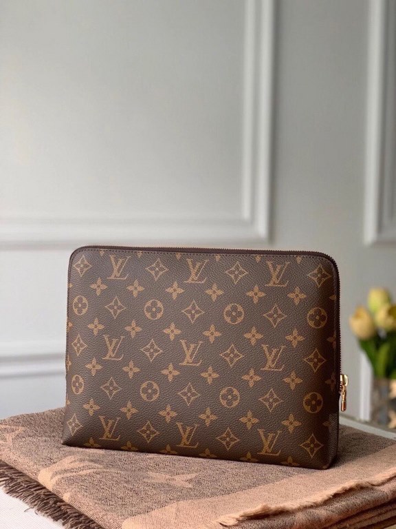 LV Louis Vuitton is the first to use the pouch in the world's most prestigious luxury brand, and it's the first to use the pouch in the world's most prestigious brand.The new pouch clutch is made of damier graphite canva