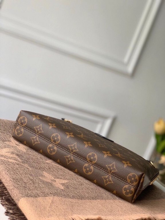 LV Louis Vuitton is the first to use the pouch in the world's most prestigious luxury brand, and it's the first to use the pouch in the world's most prestigious brand.The new pouch clutch is made of damier graphite canva