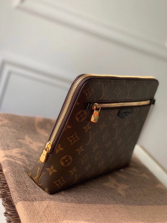 LV Louis Vuitton is the first to use the pouch in the world's most prestigious luxury brand, and it's the first to use the pouch in the world's most prestigious brand.The new pouch clutch is made of damier graphite canva