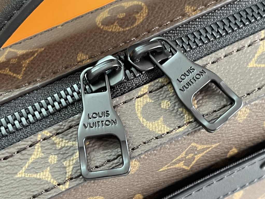 Top quality original   Authentic development, all steel hardware    This Handle Soft Trunk bag evokes Louis Vuitton's case-making heritage with its iconic Monogram Macassar canvas combined with riveted corners and leathe