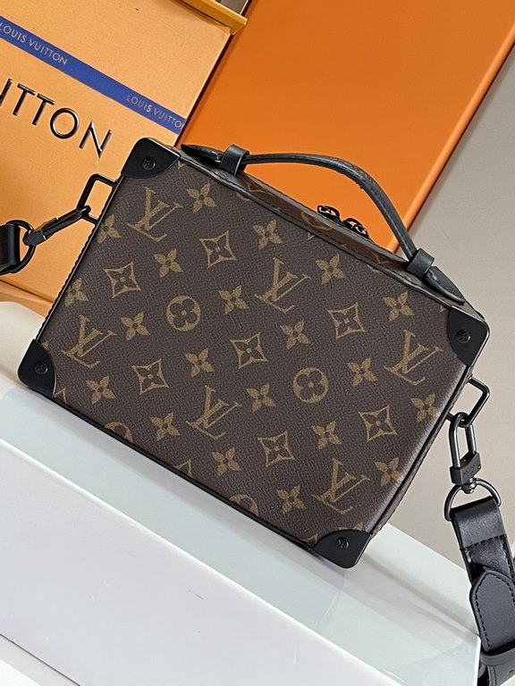 Top quality original   Authentic development, all steel hardware    This Handle Soft Trunk bag evokes Louis Vuitton's case-making heritage with its iconic Monogram Macassar canvas combined with riveted corners and leathe