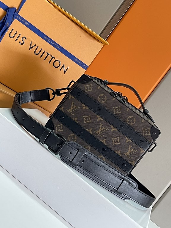 Top quality original   Authentic development, all steel hardware    This Handle Soft Trunk bag evokes Louis Vuitton's case-making heritage with its iconic Monogram Macassar canvas combined with riveted corners and leathe