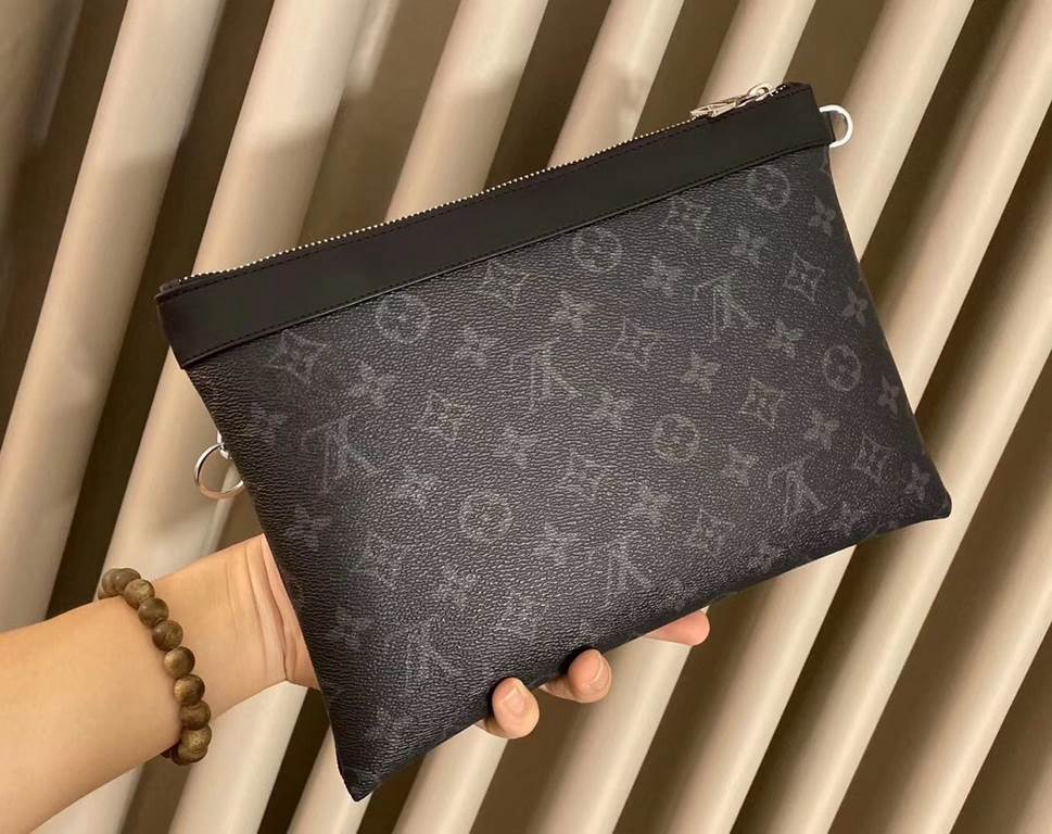 LV Louis Vuitton multifunctional handbag shipping   unisex models   summer staple models   imported special materials PVC plating with leather refined from   real shot not to repair the picture   every detail can be seen