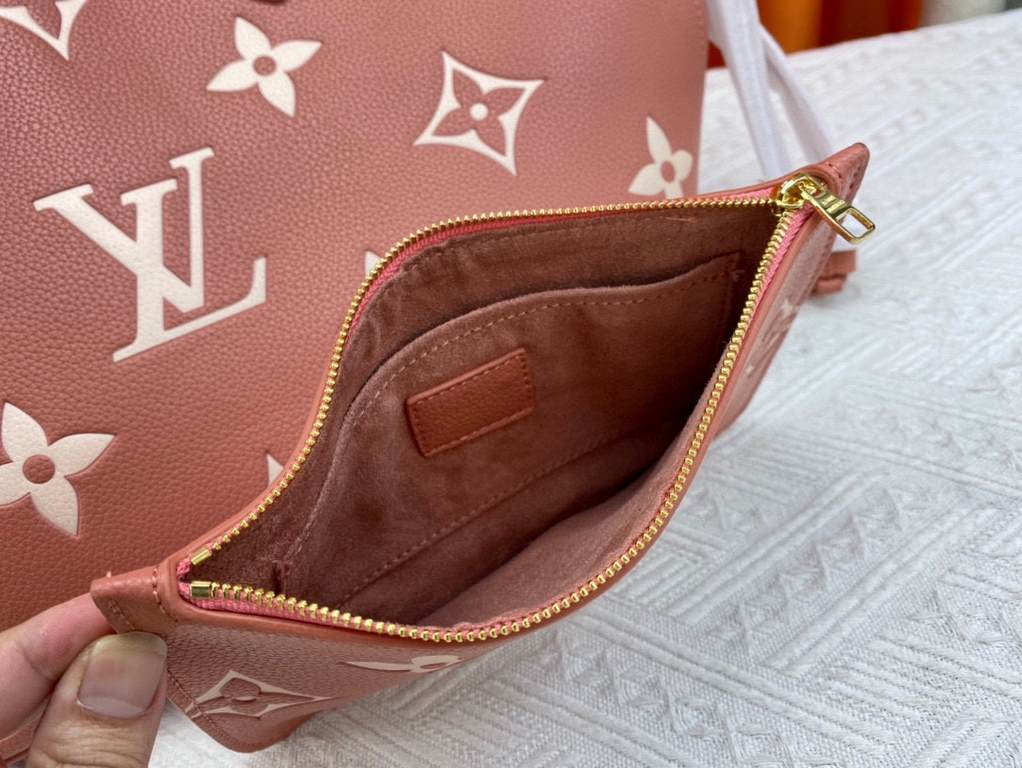 【Unique Real Home Shot】【NEVERFULL Medium Handbag】 m45684 m46329 Pink m40995 (Silkscreen) tote mm tote bag is made of embossed montano leather with cream monochrome stripes and LVs on a pink background. The versatile, loo