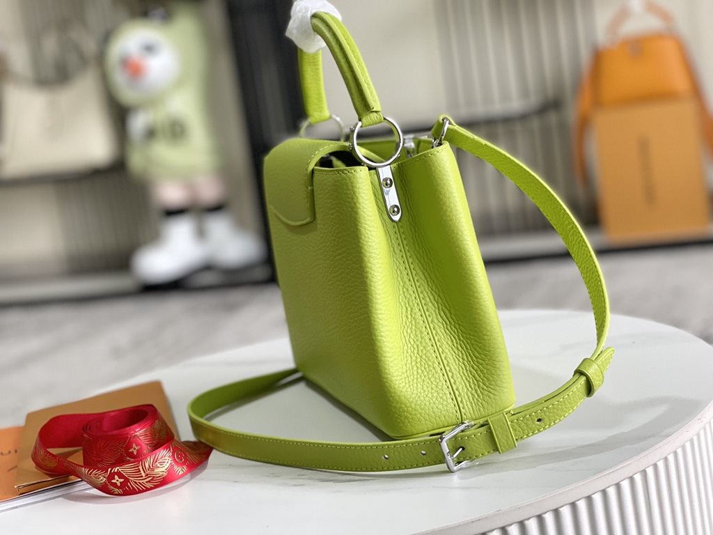 Premium with full set of counter packaging   [Premium Boutique Original Leather M56071 Small   Lemon Green with Silver Buckle]The first Louis Vuitton store opened on the Rue du Capucine in Paris, the Capucines are as tim