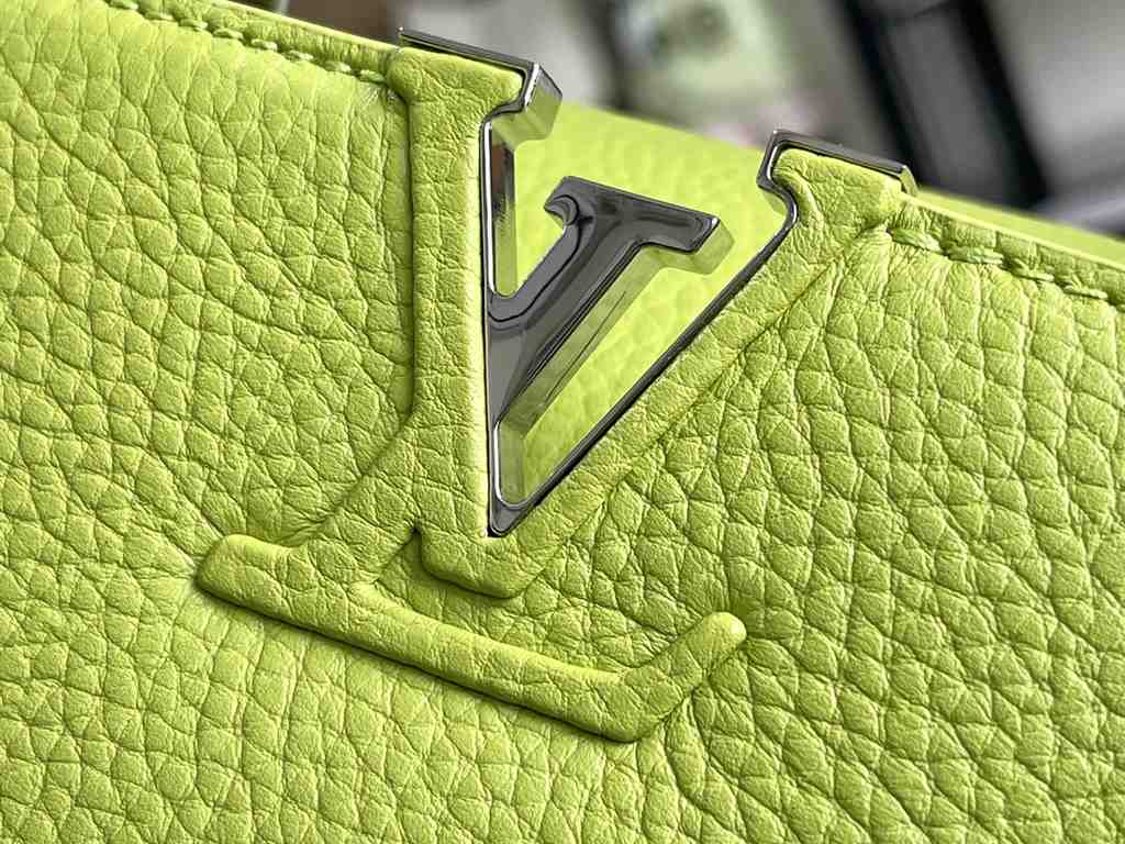 Premium with full set of counter packaging   [Premium Boutique Original Leather M56071 Small   Lemon Green with Silver Buckle]The first Louis Vuitton store opened on the Rue du Capucine in Paris, the Capucines are as tim