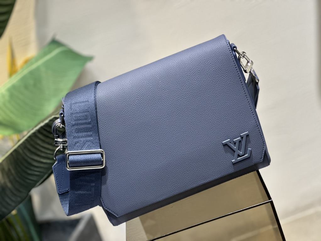 M21363Blue This messenger bag pays homage to Louis Vuitton's travel heritage with its LV Aerogram cowhide leather, which is as supple as the airmail stationery of yesteryear. The metal LV letters and jacquard shoulder st