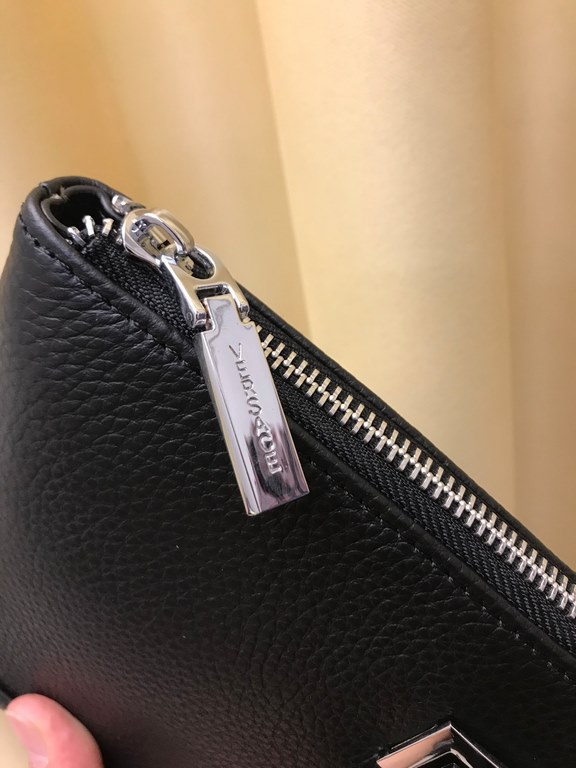 With the box   so many people fancy bag Lv is not good to sell turn the picture know. Latest 2021 Launched  Men's Clutch Zipper Bag, Selected Leather - High-grade Imported Cowhide Leather, Imported Lining Design   Unifor