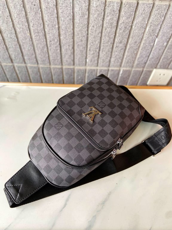 秘秘 [LV 8656 chest bag]      European water goods chest bag, heavy to create a new channel goods   energetic   men's ideal choice   original hardware   LOGO clear and unparalleled   top original first layer calf leather  