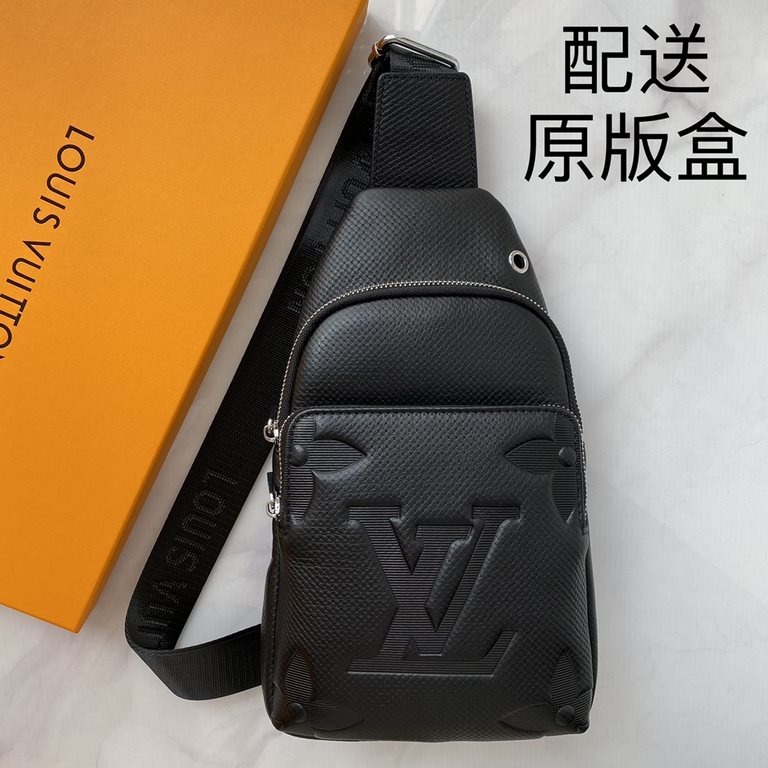 The latest style ＜LV＞ men's   chest bag   hot shipping   (physical photos   without adding any effect) original imported first layer cowhide   leather feel soft and comfortable   thoughtful design headphone cable drillin