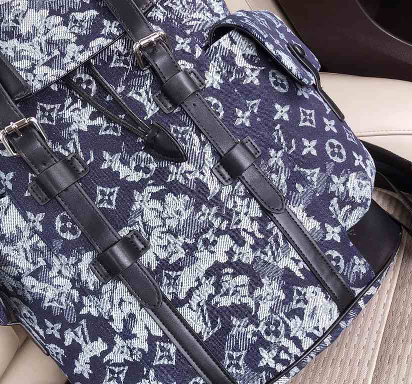 秘[LV 9004 Backpack]     Italian Milan counter new    Imported waterproof special fabric with cowhide leather  [Strong] Casual Outdoor Backpacks, Calling Counter     Top Original Goods   [Strong] That texture Impeccable, 