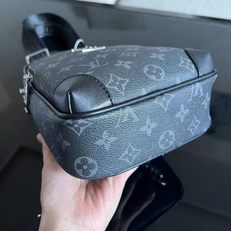 Exclusive  [Original Goods] LV Chest BagModel 28996Size 18-31-5Counter new    heavy hit replica   original leather replica   leather super soft   oversized capacity   customized counter original hardware  smooth zipper  