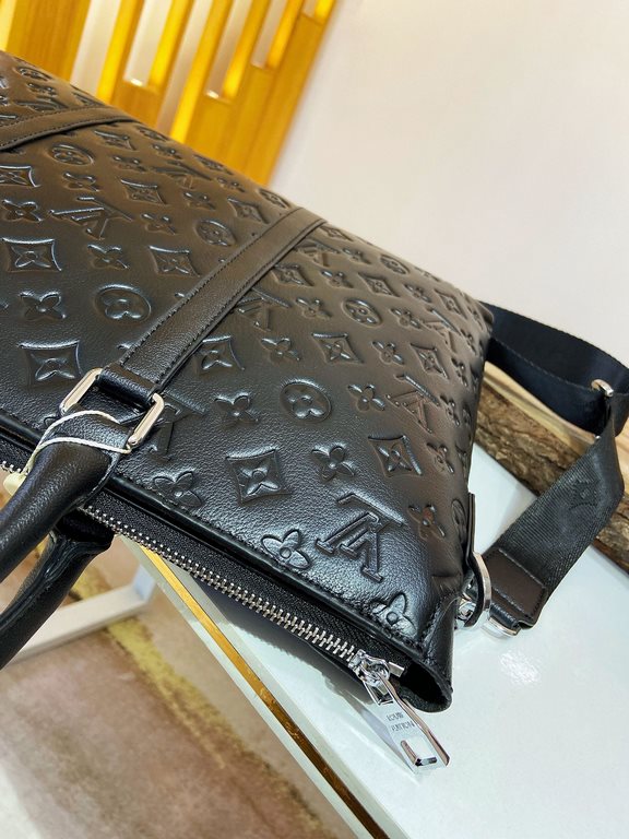 [LV 8838-997 briefcase]    counter original purchase    top original first layer cowhide, original metal hardware nameplate engraved logo    only do the official version of the top quality   details and the real thing! S