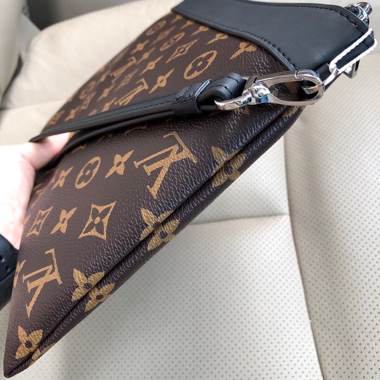 P, LV Louis Vuitton multifunctional handbag shipping   men and women universal style   main models   imported special materials PVC plating with leather refined from   real shot not retouching   every detail can be seen 