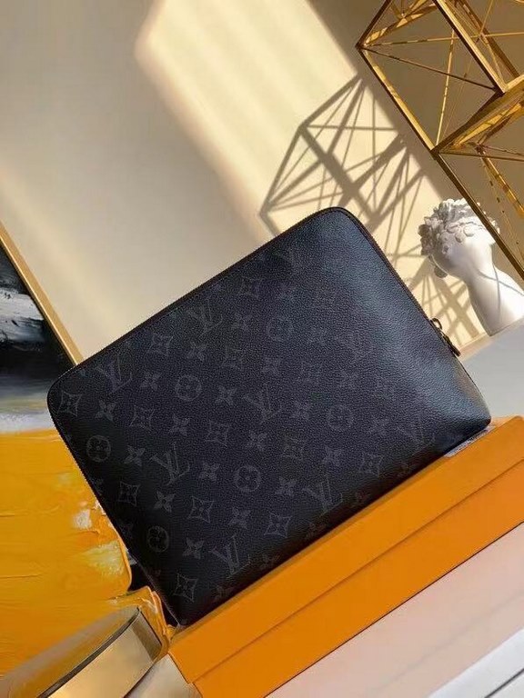 LV Louis Vuitton is the first to use the pouch in the world's most prestigious luxury brand, and it's the first to use the pouch in the world's most prestigious brand.The new pouch clutch is made of damier graphite canva