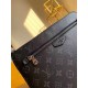 LV Louis Vuitton is the first to use the pouch in the world's most prestigious luxury brand, and it's the first to use the pouch in the world's most prestigious brand.The new pouch clutch is made of damier graphite canva