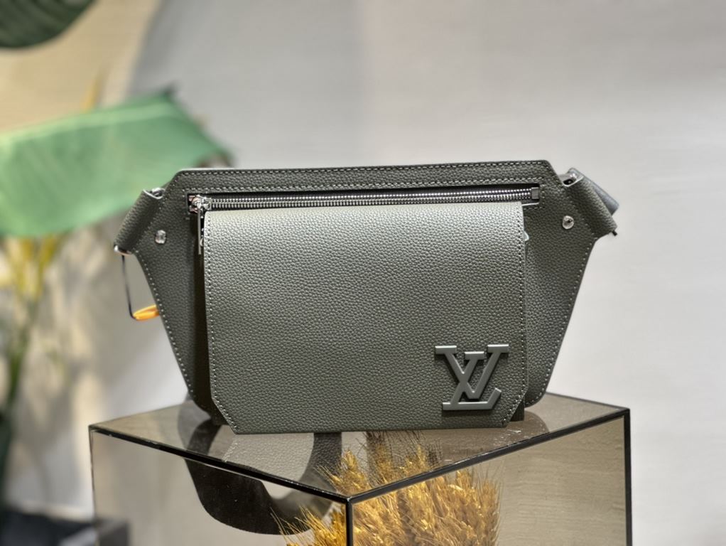 M21364 Green M57081 M21364 Green M57081 The new LV Aerogram shoulder bag is a minimalist design in fine grained cowhide leather that frees up the hands of trendsetters, with a metallic LV logo and a shoulder strap derive