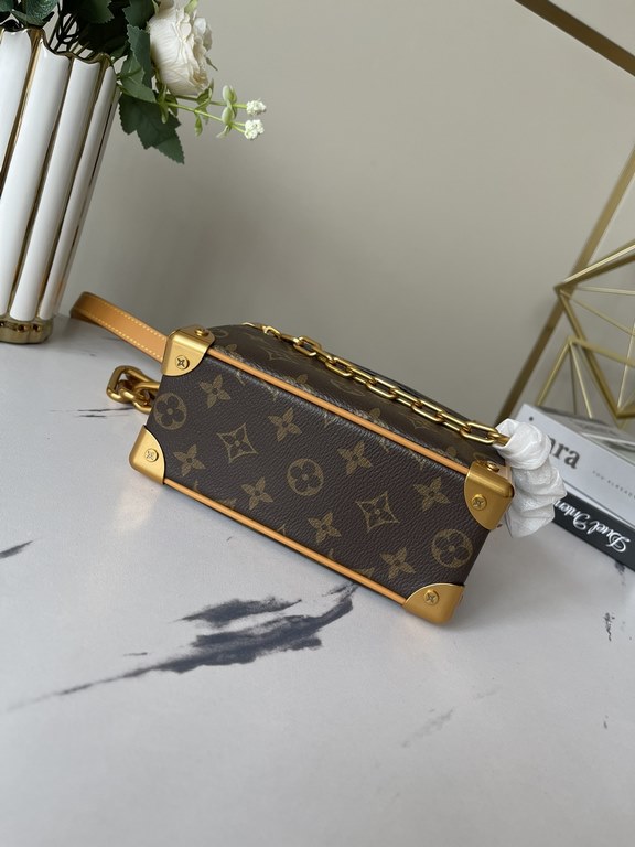 【Top Original Exclusive Photograph】 M44735 M68906 M44480 lv new shoulder crossbody bag box bag for men and women iconic Monogram print with contrasting resin chain strap, menswear artistic director Virgil Abloh for this 