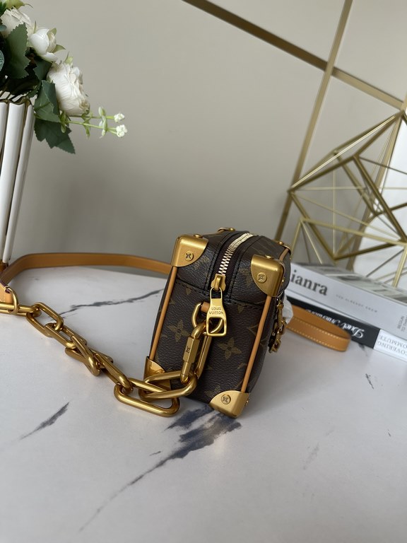 【Top Original Exclusive Photograph】 M44735 M68906 M44480 lv new shoulder crossbody bag box bag for men and women iconic Monogram print with contrasting resin chain strap, menswear artistic director Virgil Abloh for this 