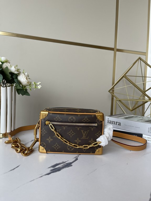 【Top Original Exclusive Photograph】 M44735 M68906 M44480 lv new shoulder crossbody bag box bag for men and women iconic Monogram print with contrasting resin chain strap, menswear artistic director Virgil Abloh for this 