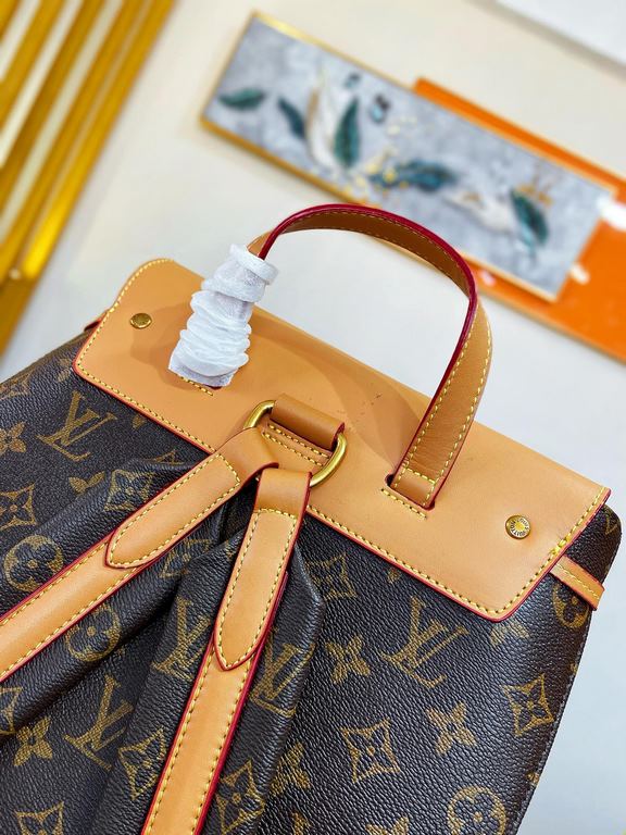 [LV 45670 Shoulder Bag]     Trio shoulder bag is a Monogram canvas body with cowhide flap, embellished with modern details such as a gold chain on the front pocket, linking Louis Vuitton's The Trio shoulder bag is a Mono