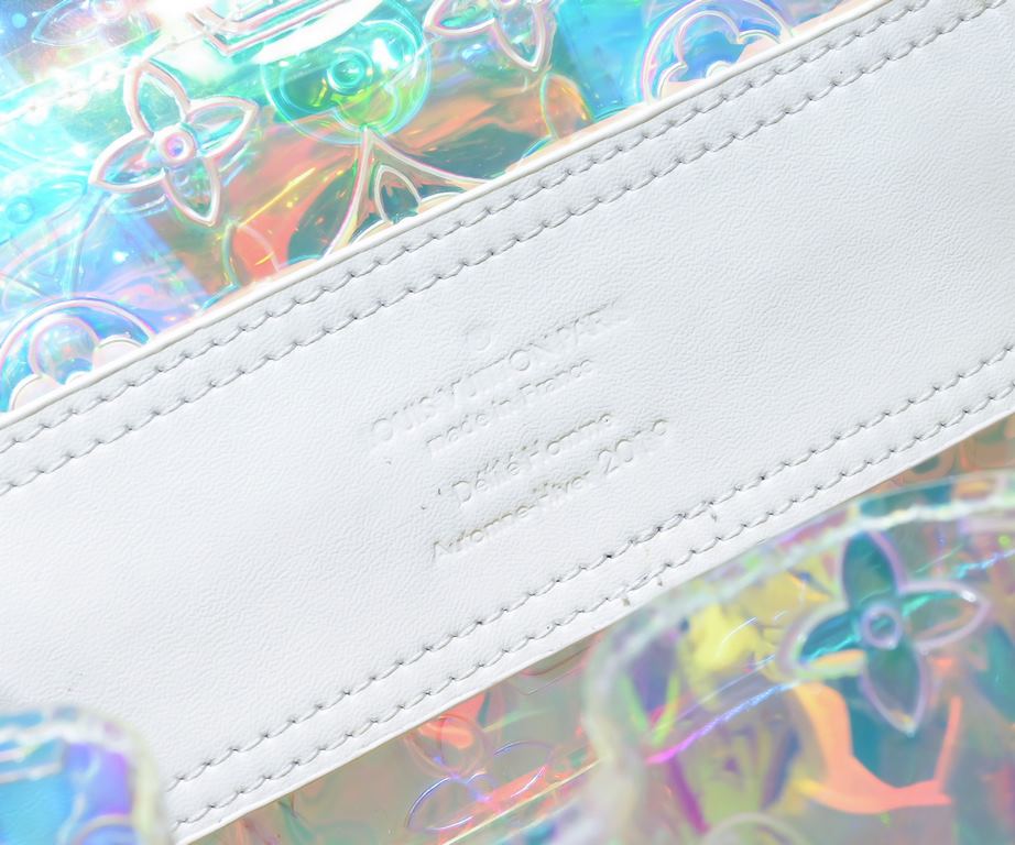 EXCLUSIVE PHOTO - UPGRADED   Model M53286 M41379 TRANSPARENT Dazzle! CHRlSTOPHER LARGE SHOULDER BAG This colorful Christopher Large Shoulder Bag demonstrates the forward-thinking vision of Louis Vuitton's Menswear Artist