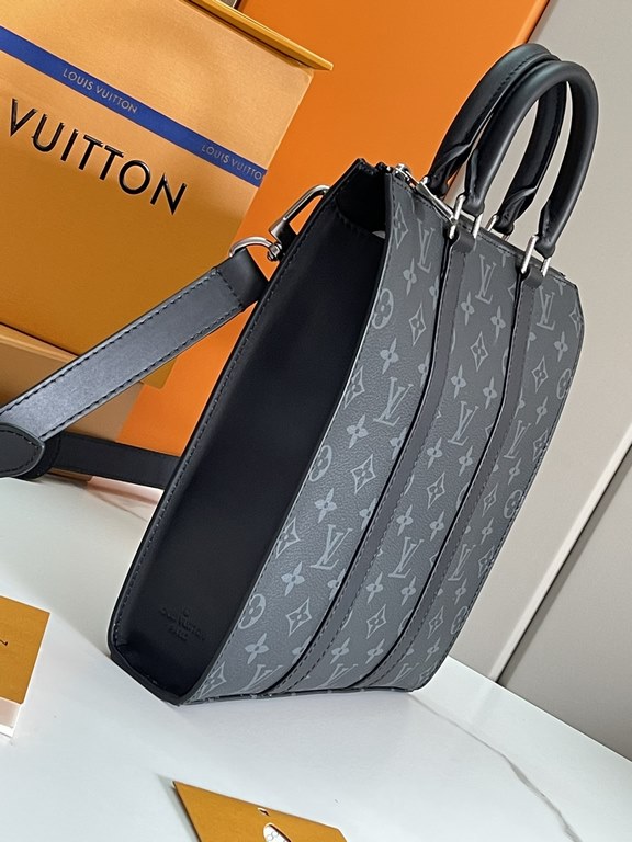 Top Original   Genuine Development, All Steel Hardware     Drawing inspiration from Louis Vuitton's iconic Sac Plat bag, this bag is elegantly shaped in Monogram Eclipse Reserve canvas. Reinforced leather straps and a na