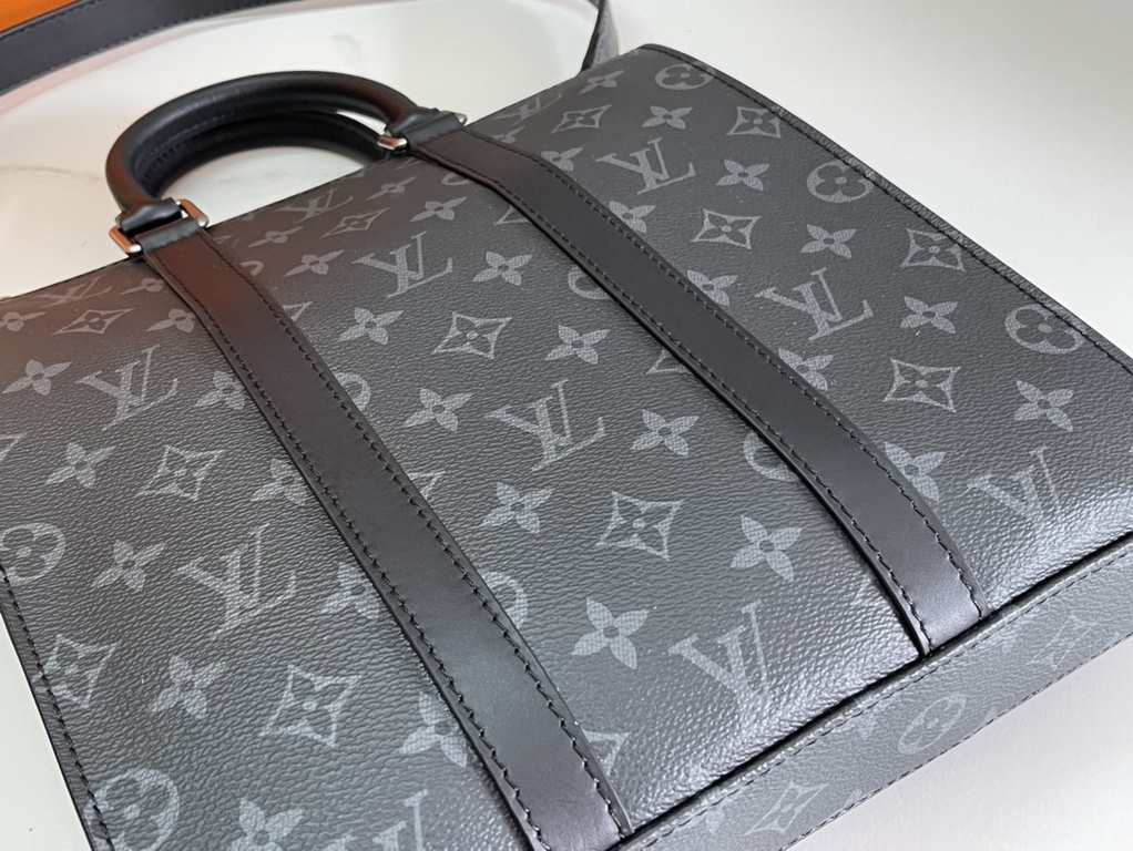 Top Original   Genuine Development, All Steel Hardware     Drawing inspiration from Louis Vuitton's iconic Sac Plat bag, this bag is elegantly shaped in Monogram Eclipse Reserve canvas. Reinforced leather straps and a na