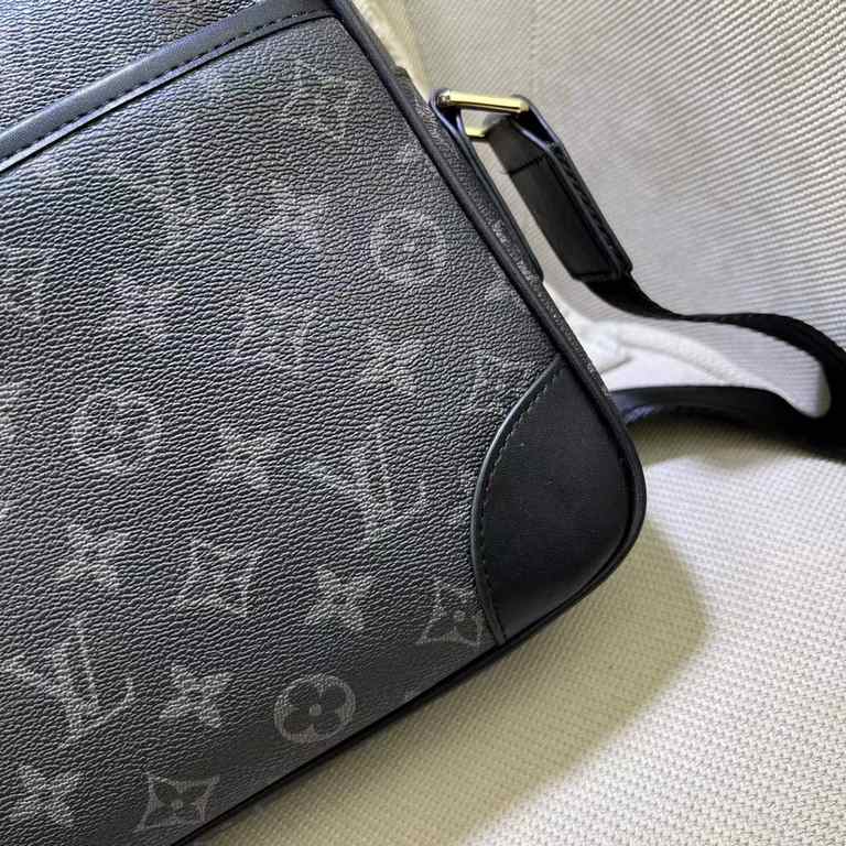 [Original Goods] LV Crossbody BagModel 2367-2Size 31-21-7Counter new    heavy hit version of the replica   original leather replica   leather super soft   oversized capacity   customized counter original hardware  smooth