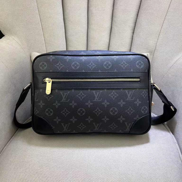 [Original Goods] LV Crossbody BagModel 2367-2Size 31-21-7Counter new    heavy hit version of the replica   original leather replica   leather super soft   oversized capacity   customized counter original hardware  smooth