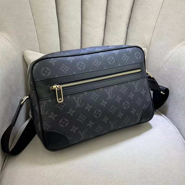 [Original Goods] LV Crossbody BagModel 2367-2Size 31-21-7Counter new    heavy hit version of the replica   original leather replica   leather super soft   oversized capacity   customized counter original hardware  smooth