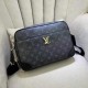 [Original Goods] LV Crossbody BagModel 2367-2Size 31-21-7Counter new    heavy hit version of the replica   original leather replica   leather super soft   oversized capacity   customized counter original hardware  smooth